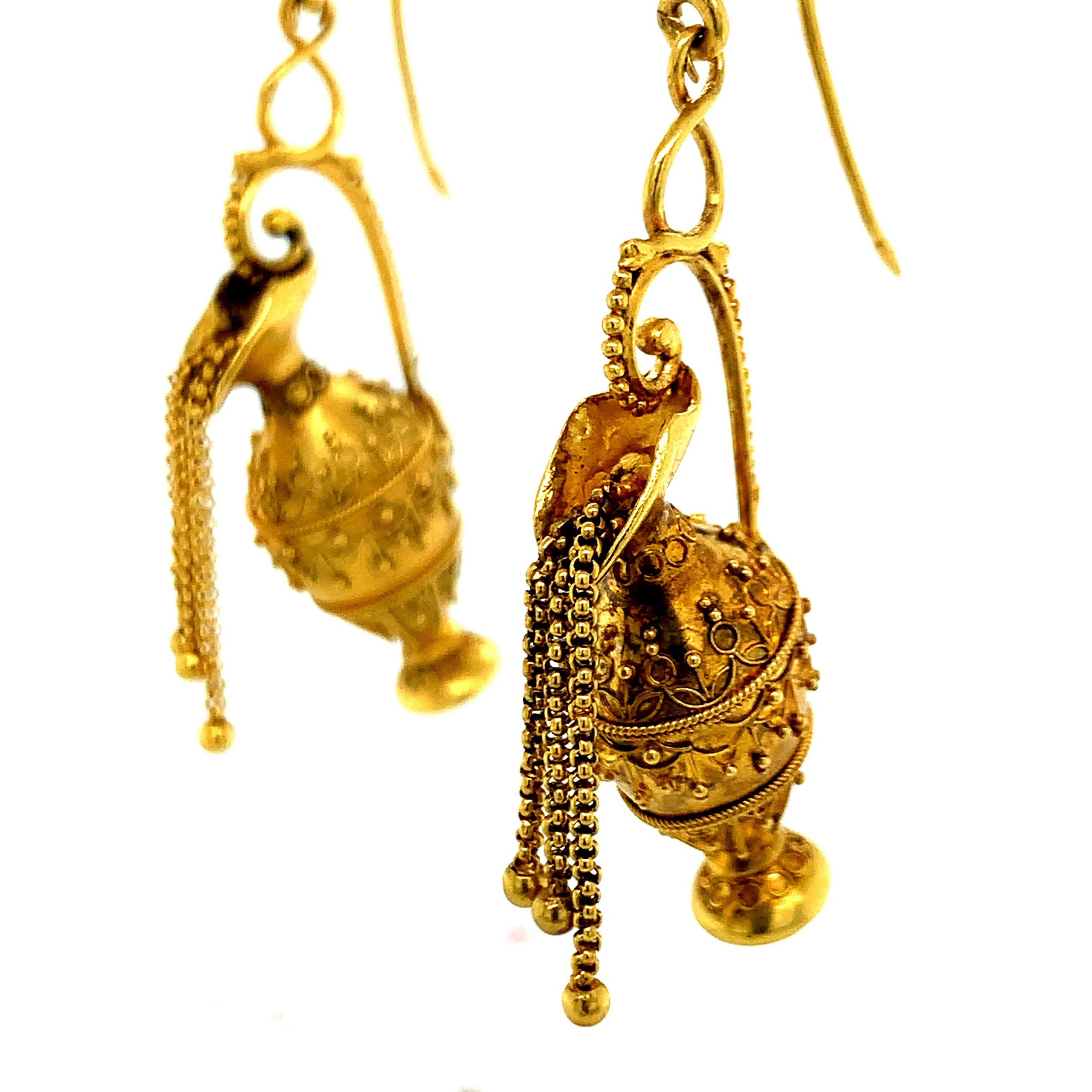 Antike Vasen-Ohrringe aus Gelbgold im Zustand „Gut“ in New York, NY