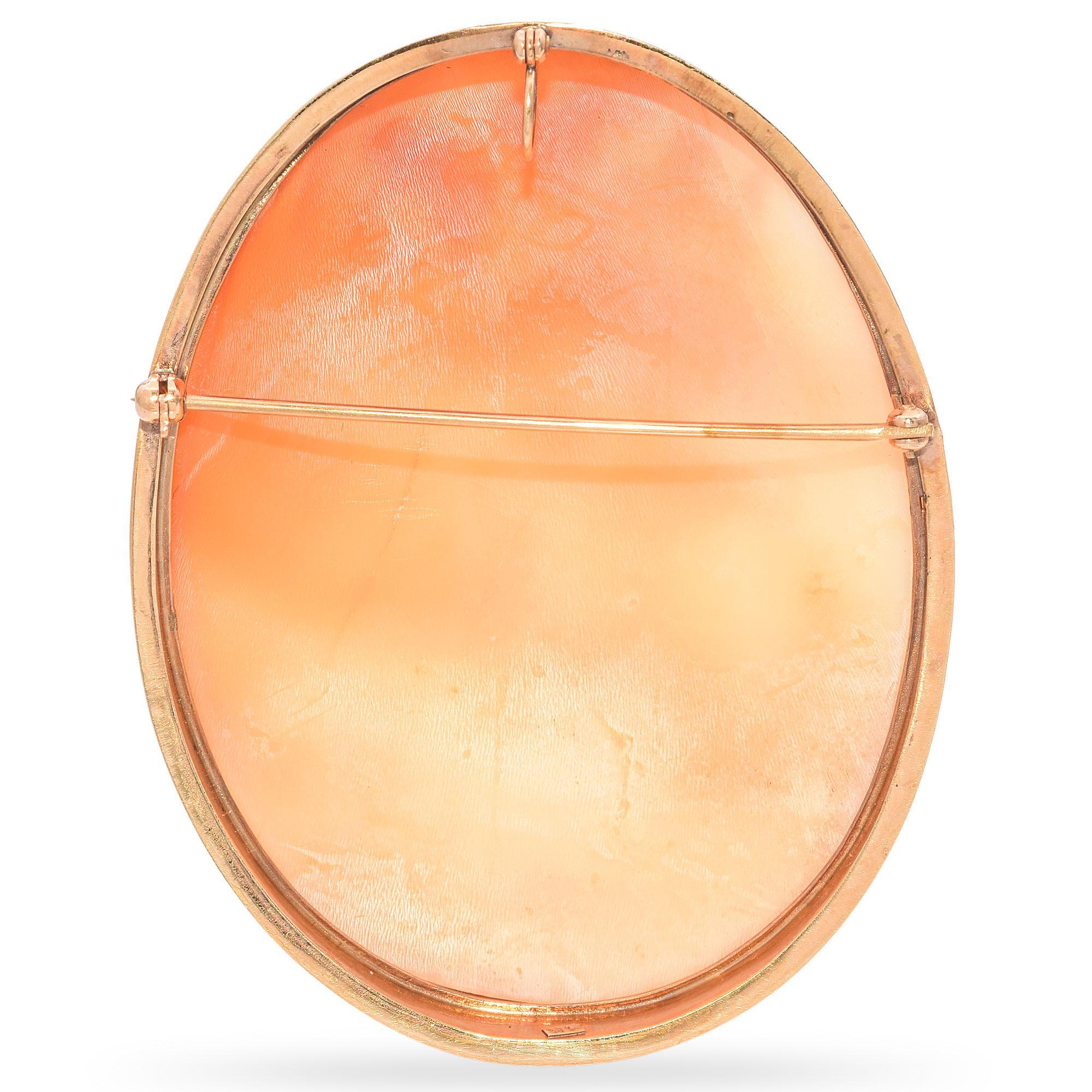 Antique Yellow Gold Victory Scene Cameo Pendant Brooch For Sale 1