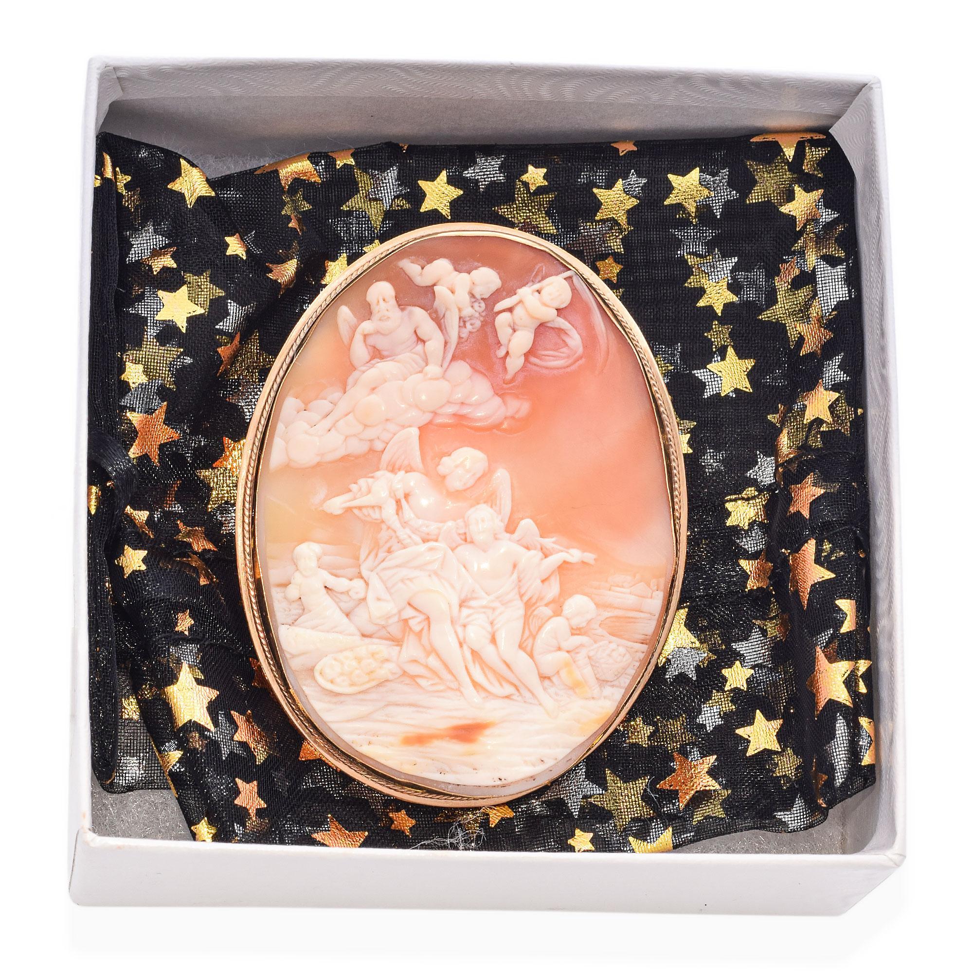 Antique Yellow Gold Victory Scene Cameo Pendant Brooch For Sale 2