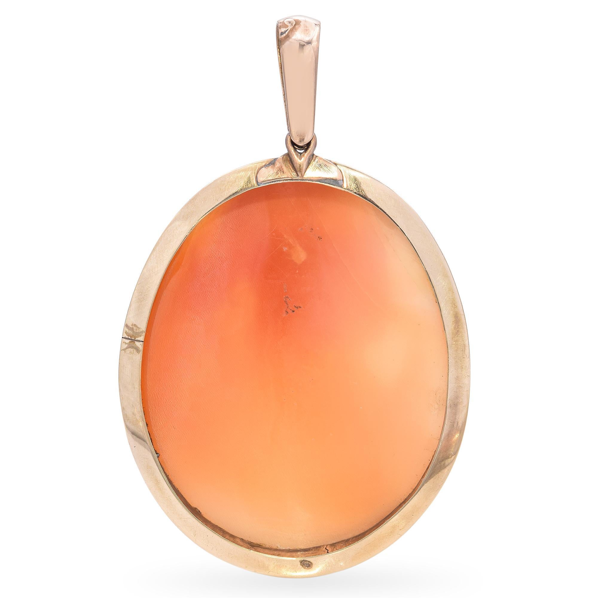 Pendentif ancien camée guerrier et muse en or jaune Pour femmes en vente