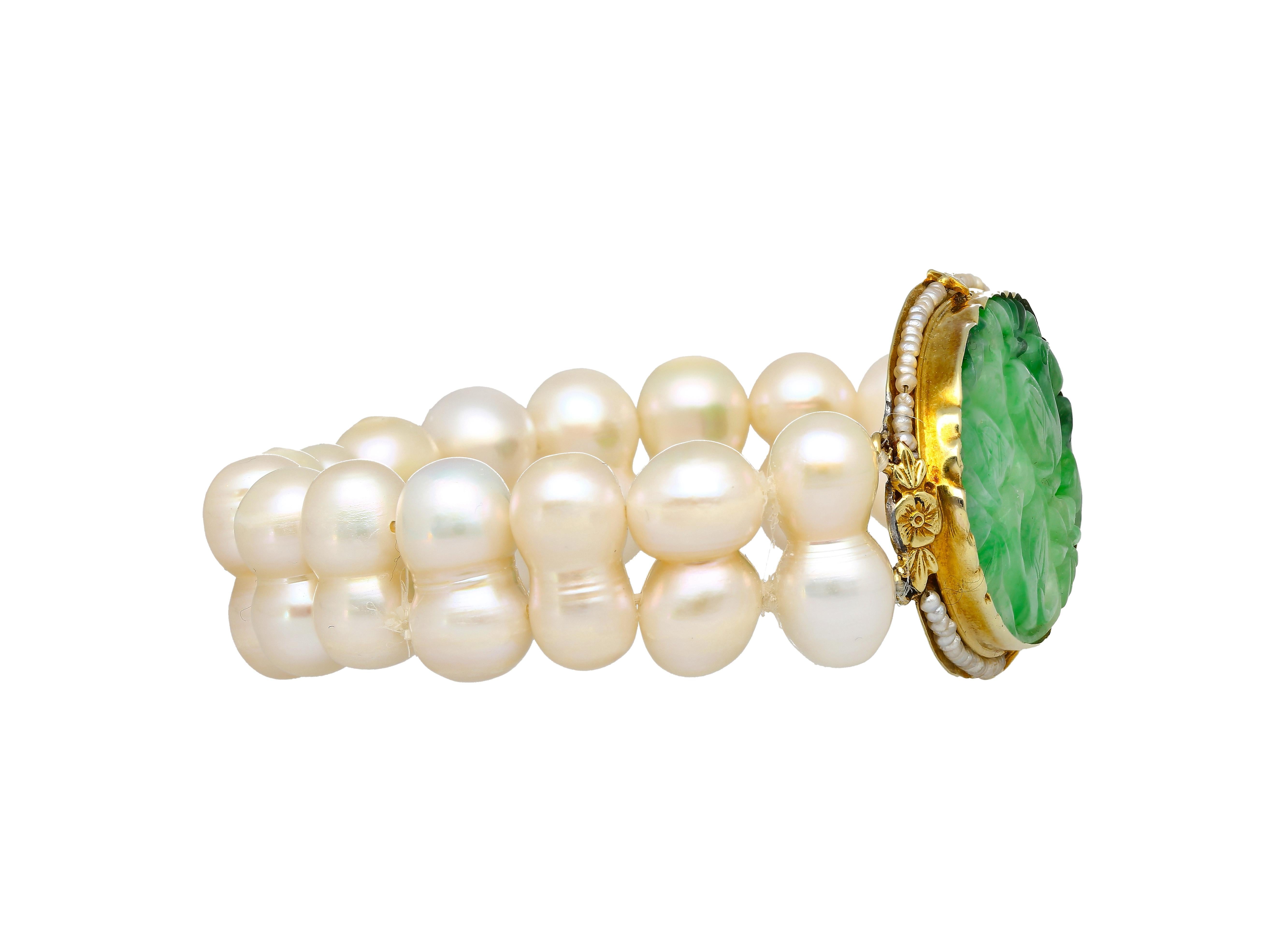 Antique Yellow Gold with Carved Jade and Pearl Pin Bracelet In New Condition For Sale In Miami, FL