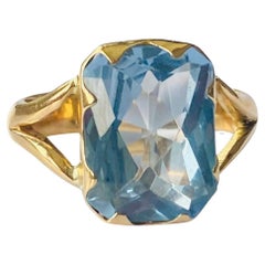 Antique 18 carat yellow golden ring, 8 sides faceted aquamarine of 7.6 carat