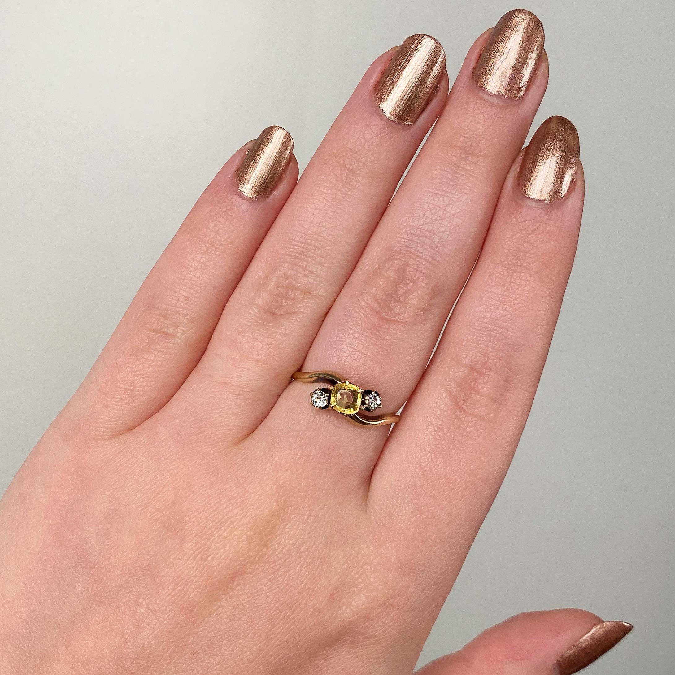 Donna Anello antico con zaffiro giallo e diamante in oro 14k in vendita