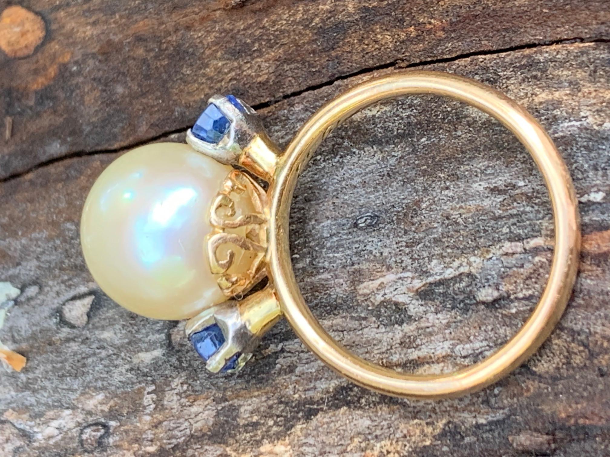 Round Cut Antique Yellow South Sea Pearl and Sapphire 18 Karat Yellow Gold - Size 5 1/4