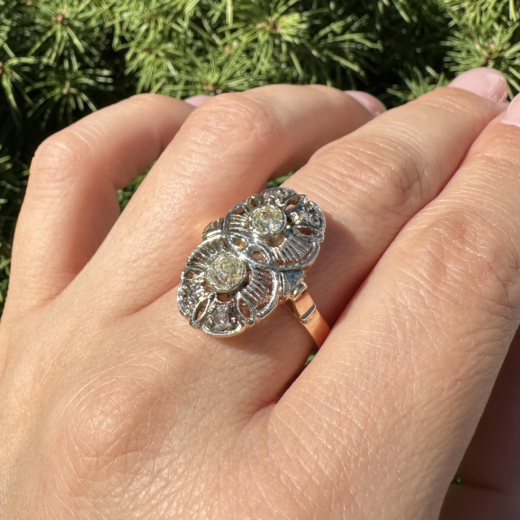 Bague longue en or jaune et blanc avec diamants taille rose Old Mine de 0,60ct en vente 2