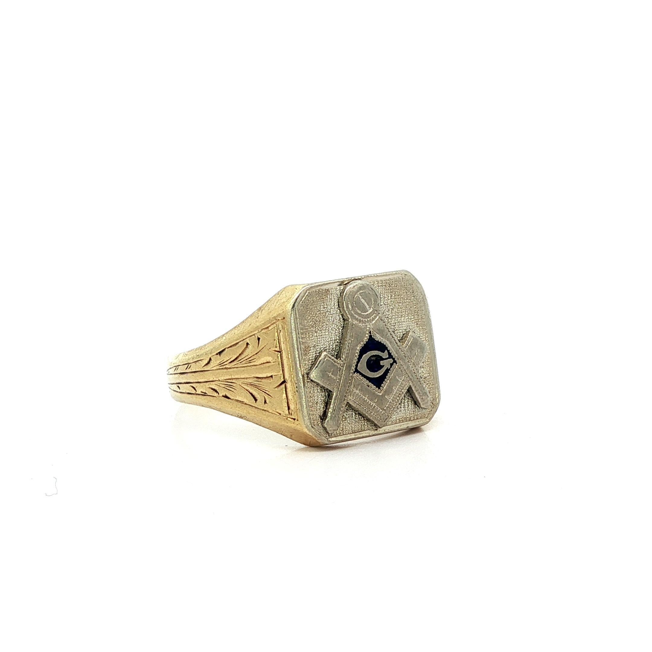 Materiale: Oro giallo massiccio 14 carati con parte superiore in oro bianco e smalto blu scuro
Peso: 6,24 grammi
Misura dell'anello: 7.5 (adattabile a un dito. Possiamo personalizzare la misura di questo anello - contattaci prima dell'acquisto per