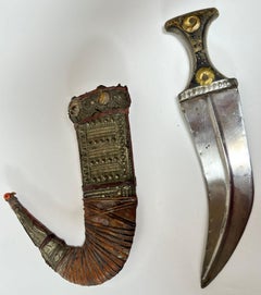Antique Yemeni Jambiya Dagger with Silver-Mounted Scabbard, Early 20th Century