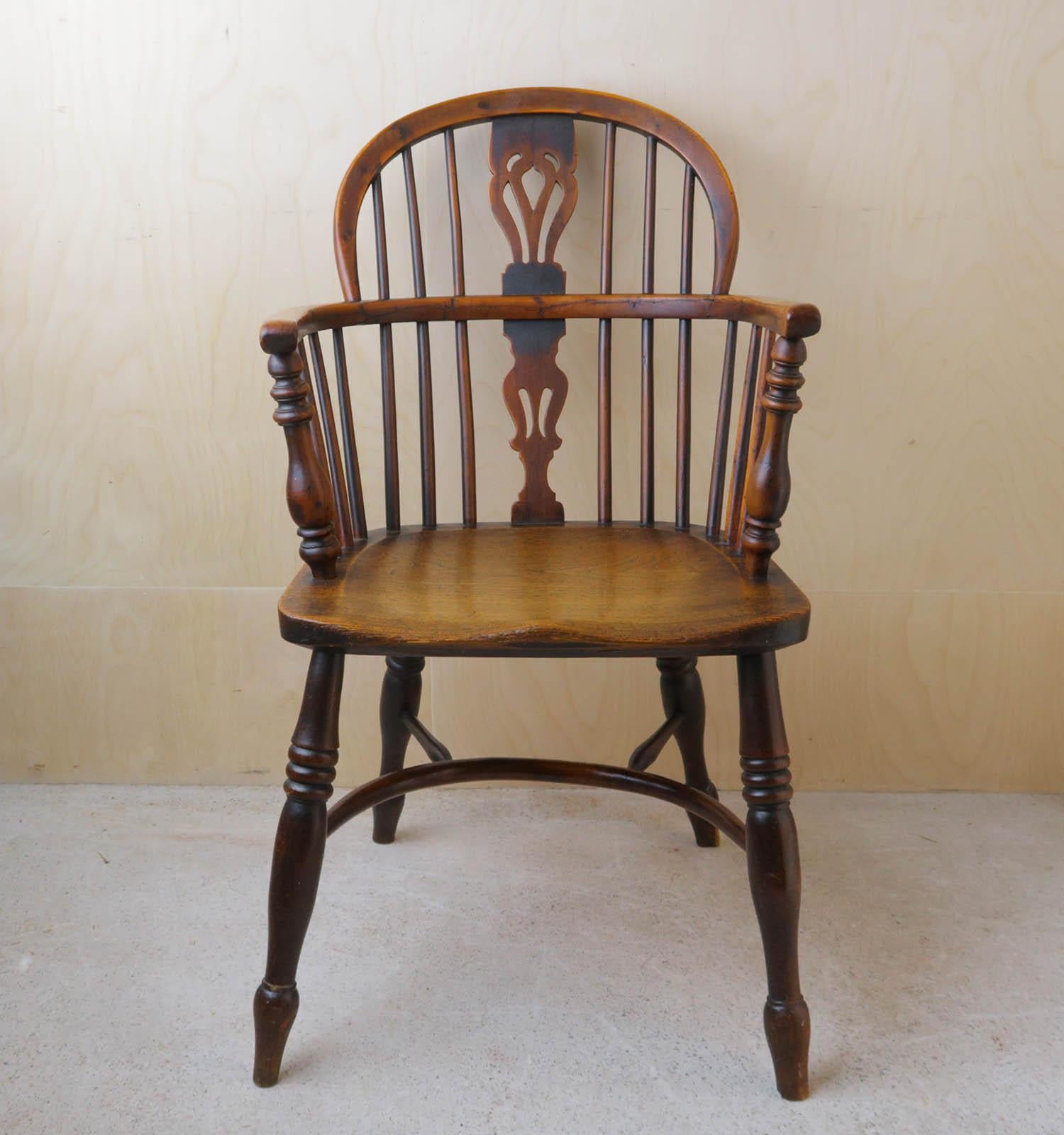 Folk Art Antique Yew Wood Windsor Chair. English, Early 19th Century