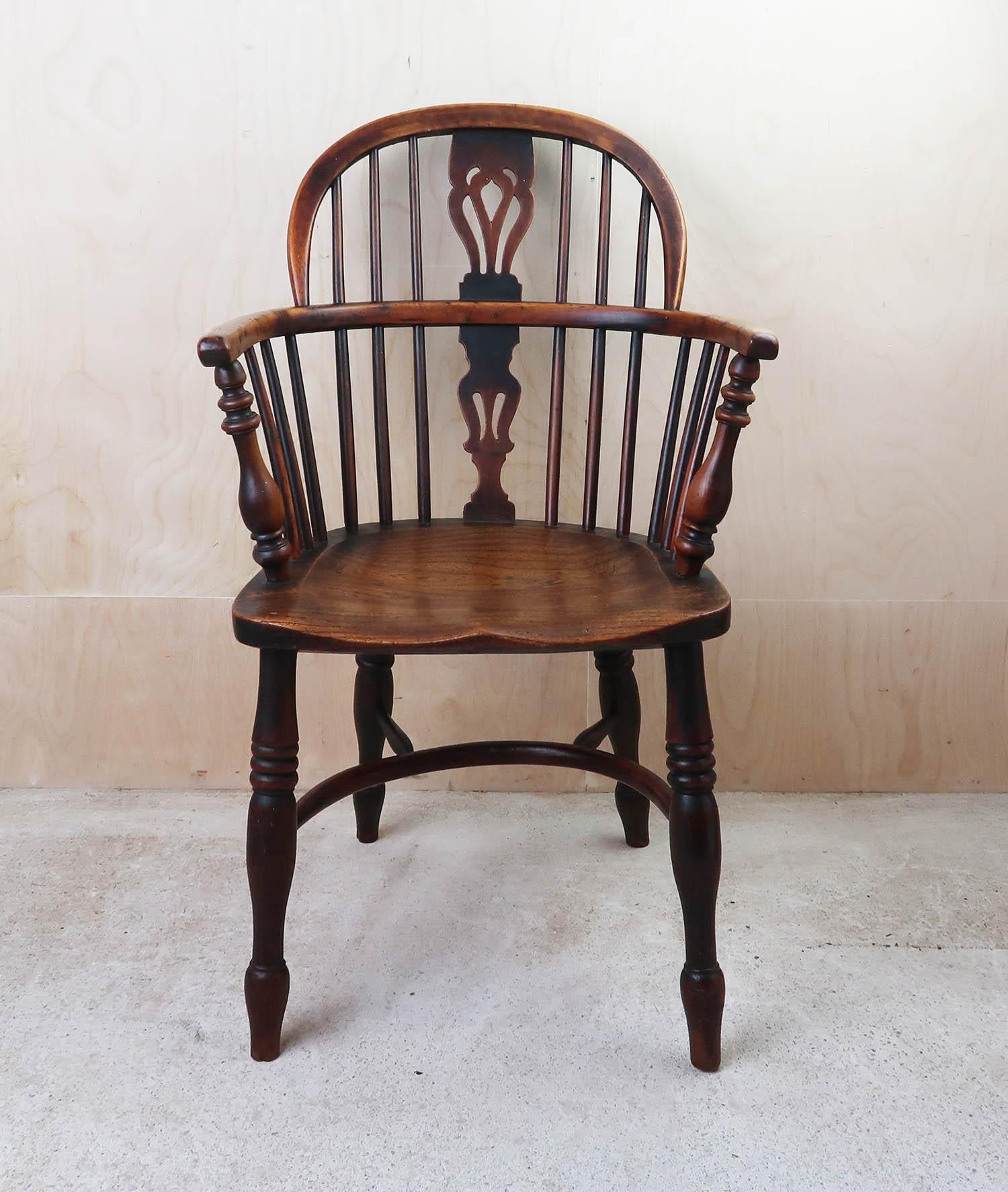 Folk Art Antique Yew Wood Windsor Chair. English, Early 19th Century For Sale