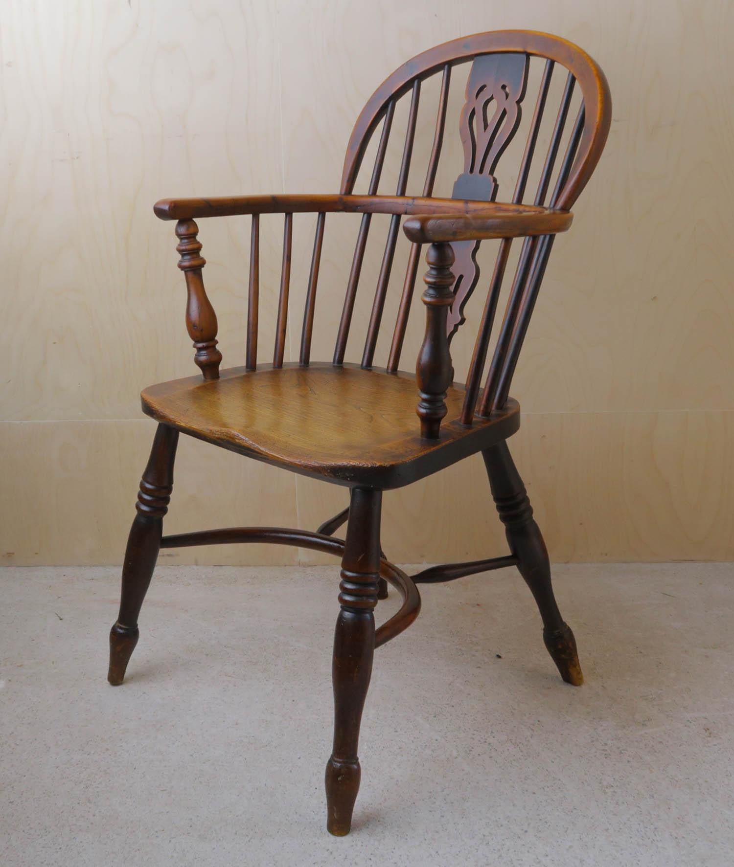Other Antique Yew Wood Windsor Chair. English, Early 19th Century