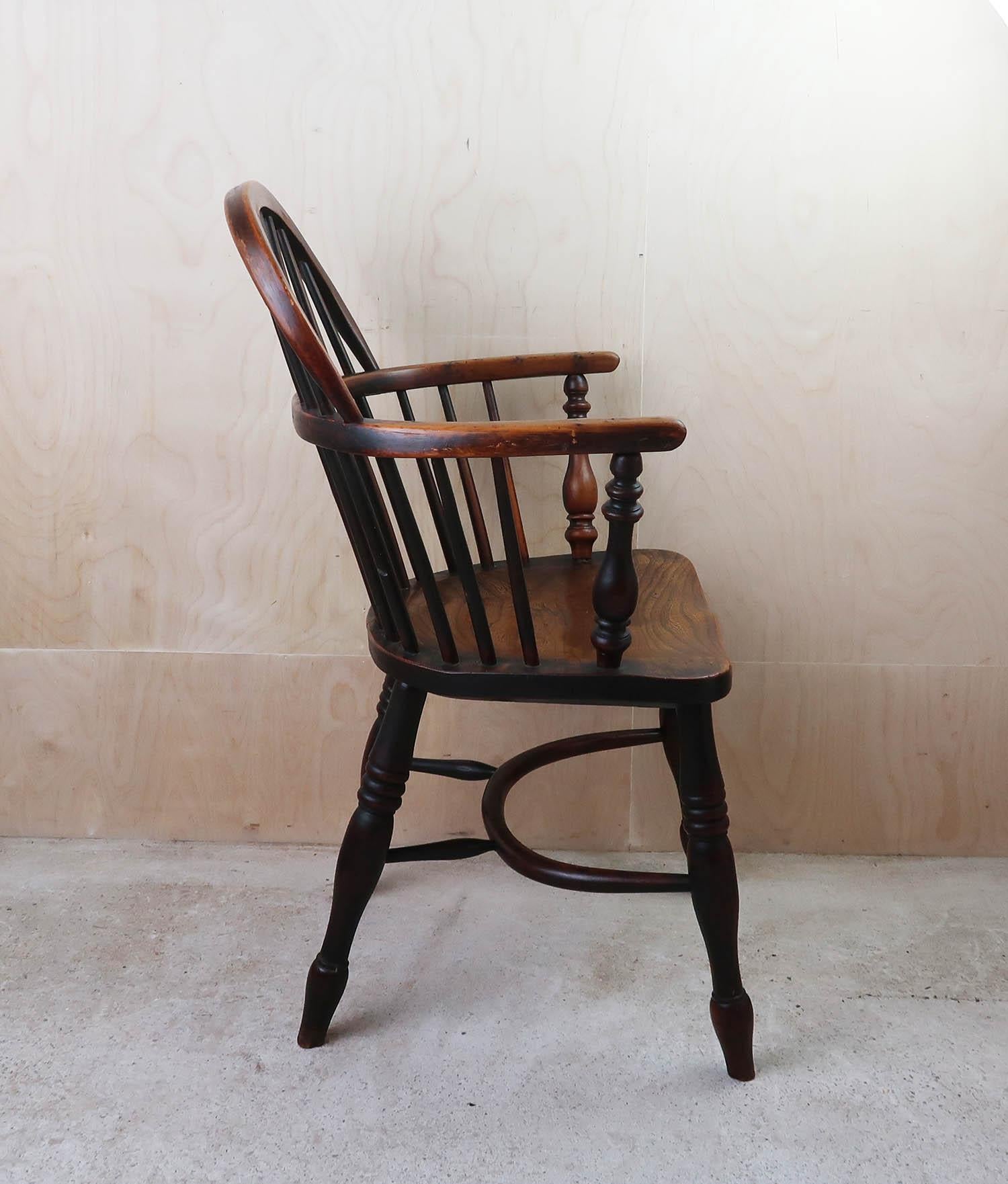 Turned Antique Yew Wood Windsor Chair. English, Early 19th Century For Sale
