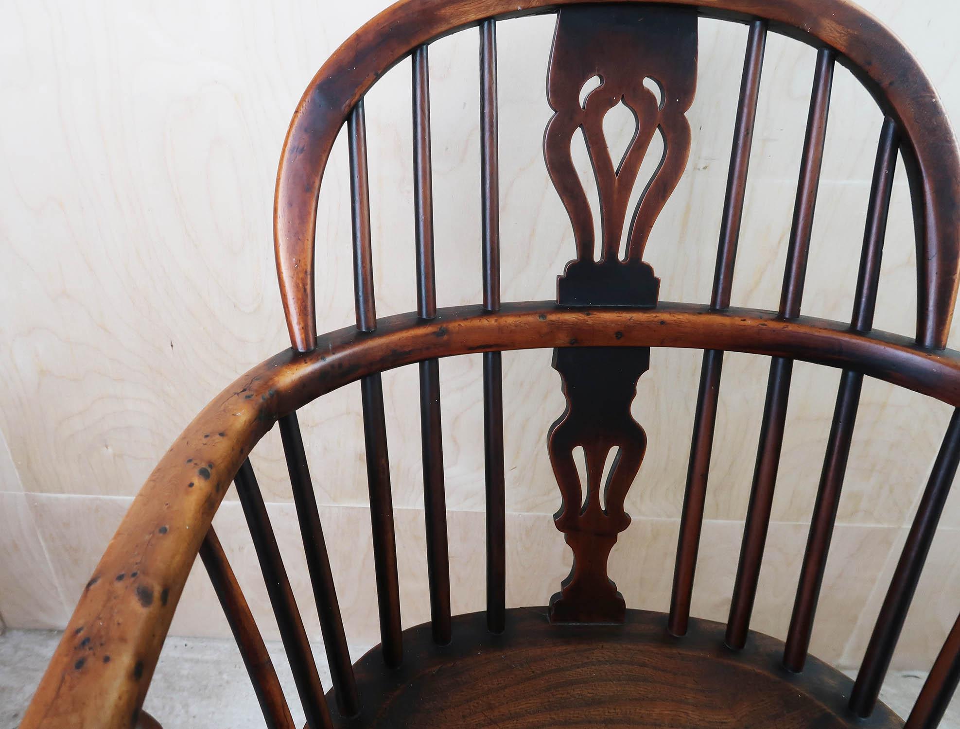 Elm Antique Yew Wood Windsor Chair. English, Early 19th Century For Sale
