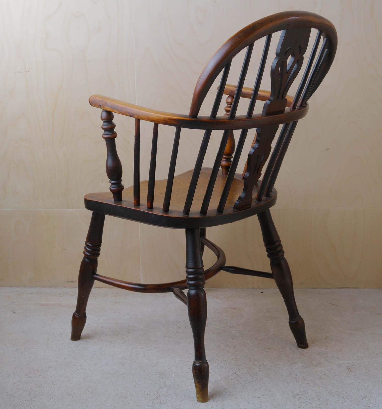 Antique Yew Wood Windsor Chair. English, Early 19th Century 1