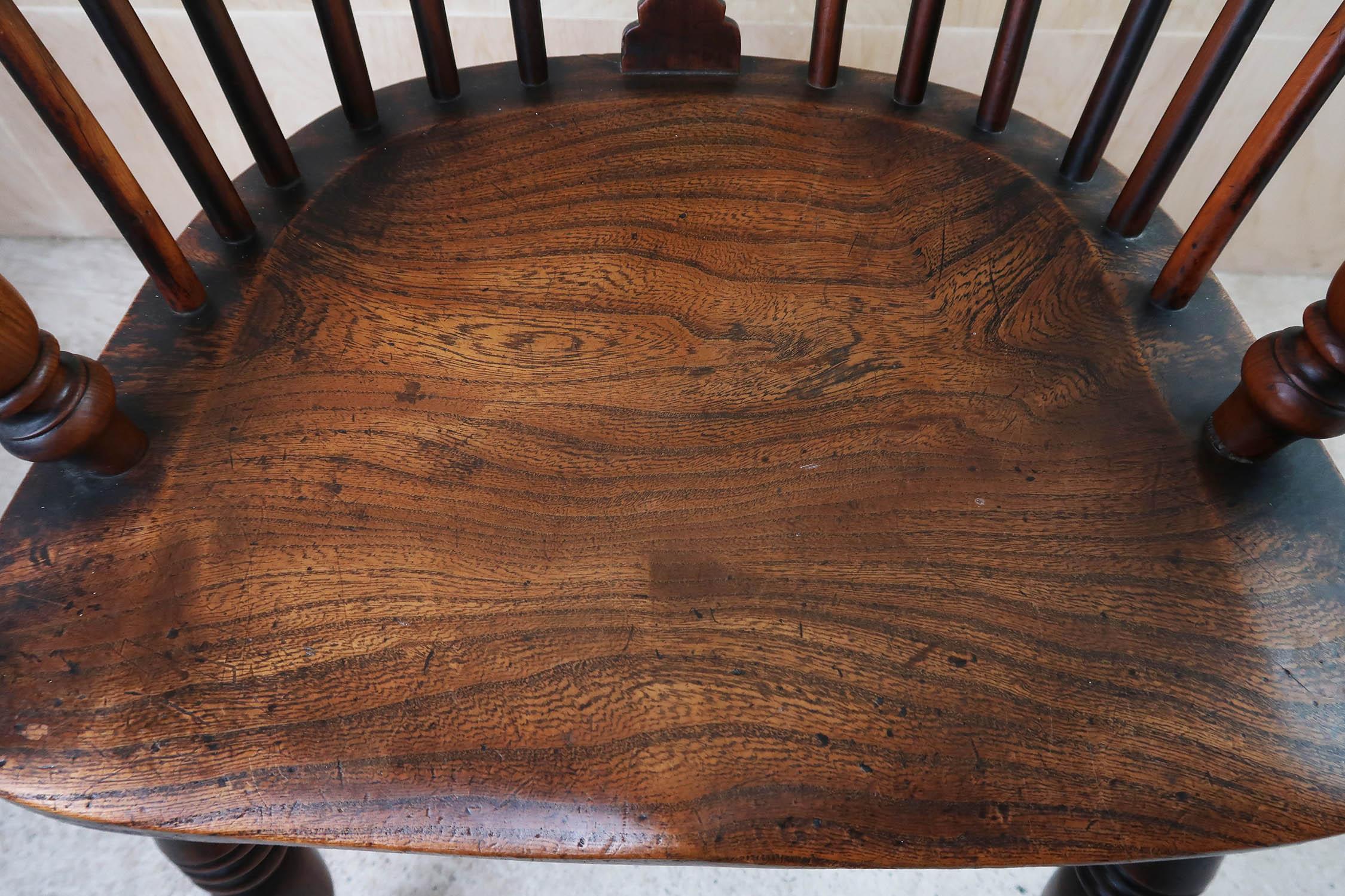 Antique Yew Wood Windsor Chair. English, Early 19th Century For Sale 1