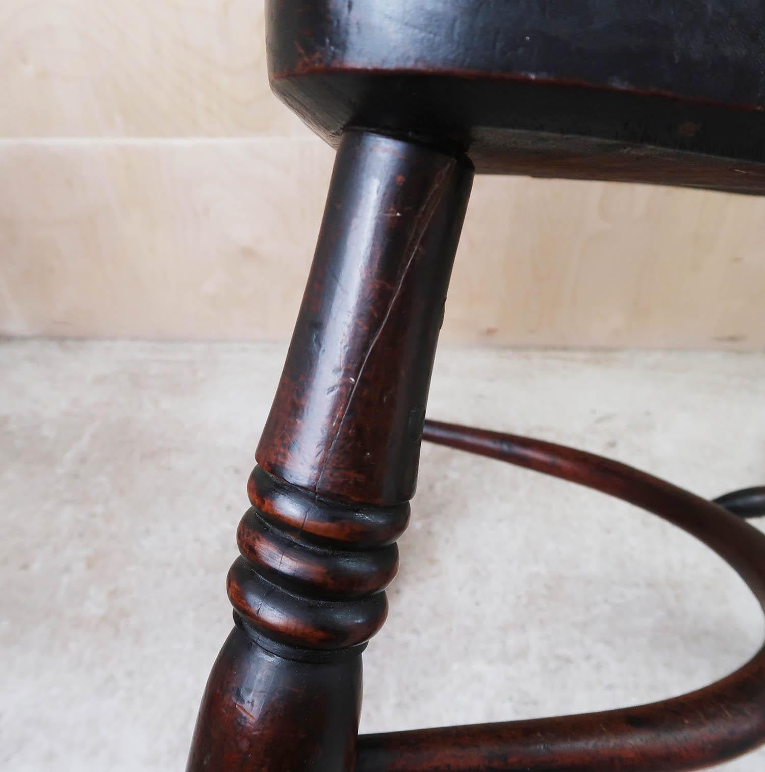 Antique Yew Wood Windsor Chair. English, Early 19th Century For Sale 3