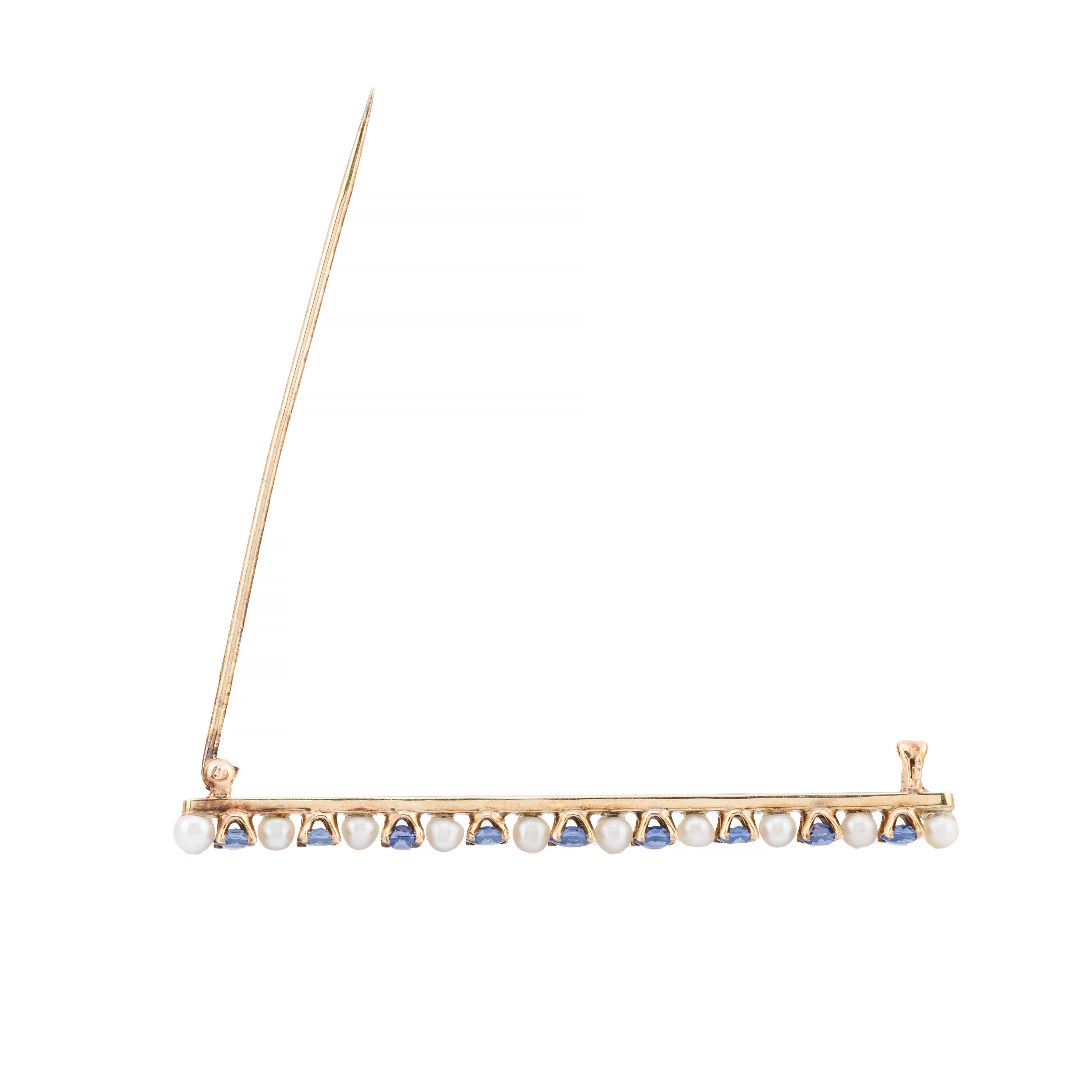 Round Cut Antique Yogo Gulch Sapphire & Natural Pearl Bar Brooch in 14K Yellow Gold For Sale
