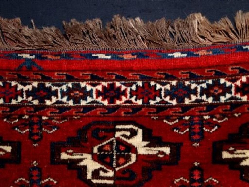 Antico Chuval turkmeno Yomut, 16 Gul, fondo rosso, circa 1900 In condizioni buone in vendita a Moreton-In-Marsh, GB
