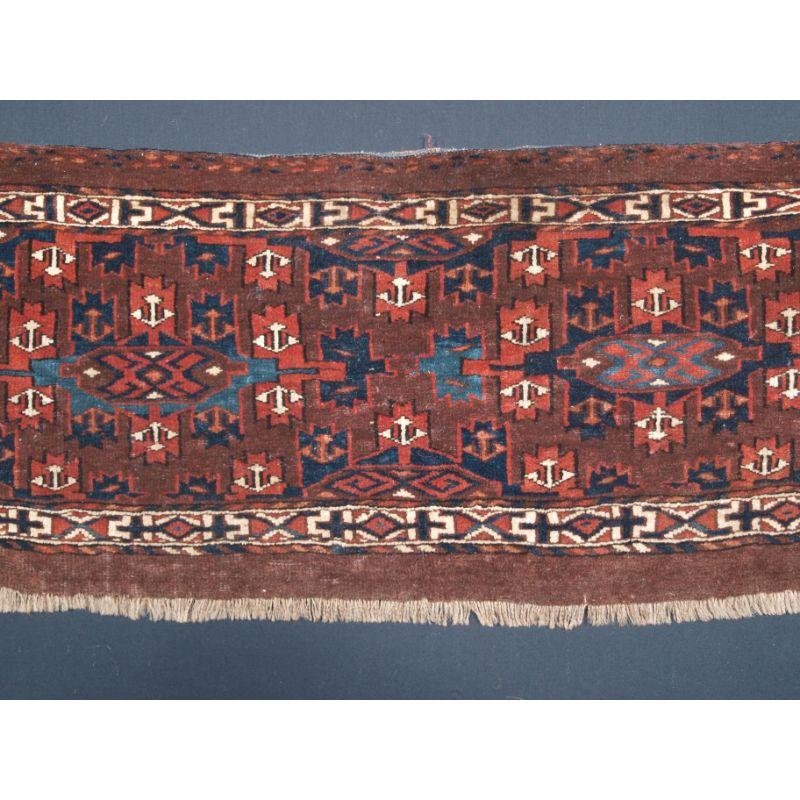 Antique Yomut Turkmen torba with well drawn kepse gul design.

A good Yomut torba with excellent colour and superb soft wool. The torba has two Kepse guls to the face.

The torba is in excellent condition with slight wear and good pile, it has a