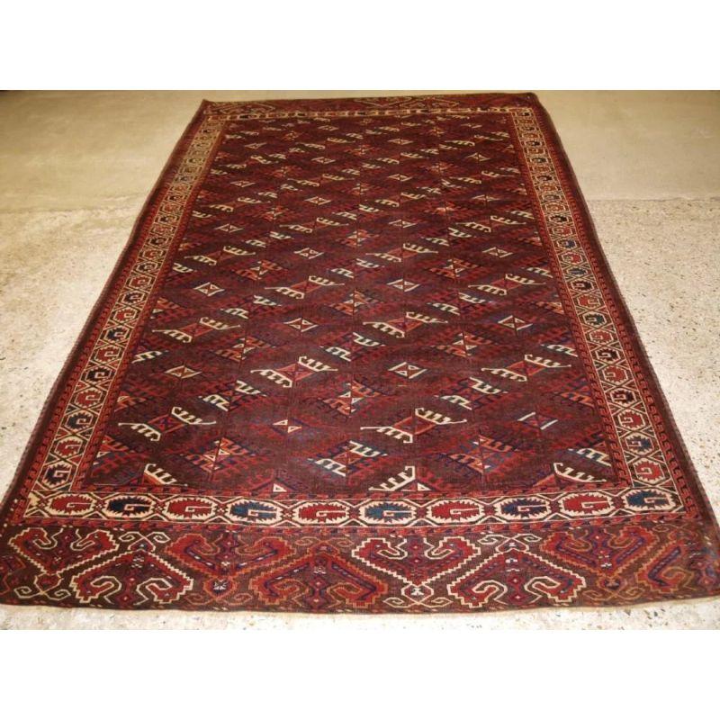 Antique Yomut Turkmen Main Carpet with 'Dyrnak’ Gul Design, circa 1890 In Excellent Condition For Sale In Moreton-In-Marsh, GB