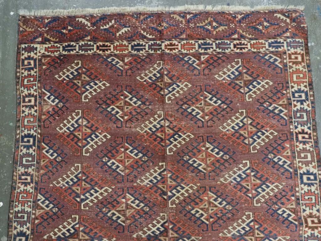 Antiker Turkmenischer Yomut-Teppich mit Darnyk Gul-Design, um 1870 oder früher im Zustand „Relativ gut“ im Angebot in Moreton-In-Marsh, GB