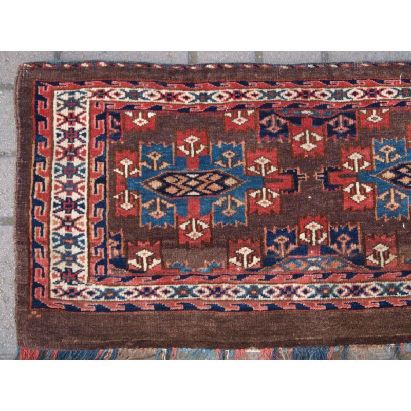 Antique Yomut Turkmen torba of small size with kepse gul design, complete with ivory plain weave back and tassels.

Additiomal information:
Origin: Turkmen
Age: Circa 1880
Size: 2ft 9in x 1ft 4in (85 x 41cm) excluding tassels.
 