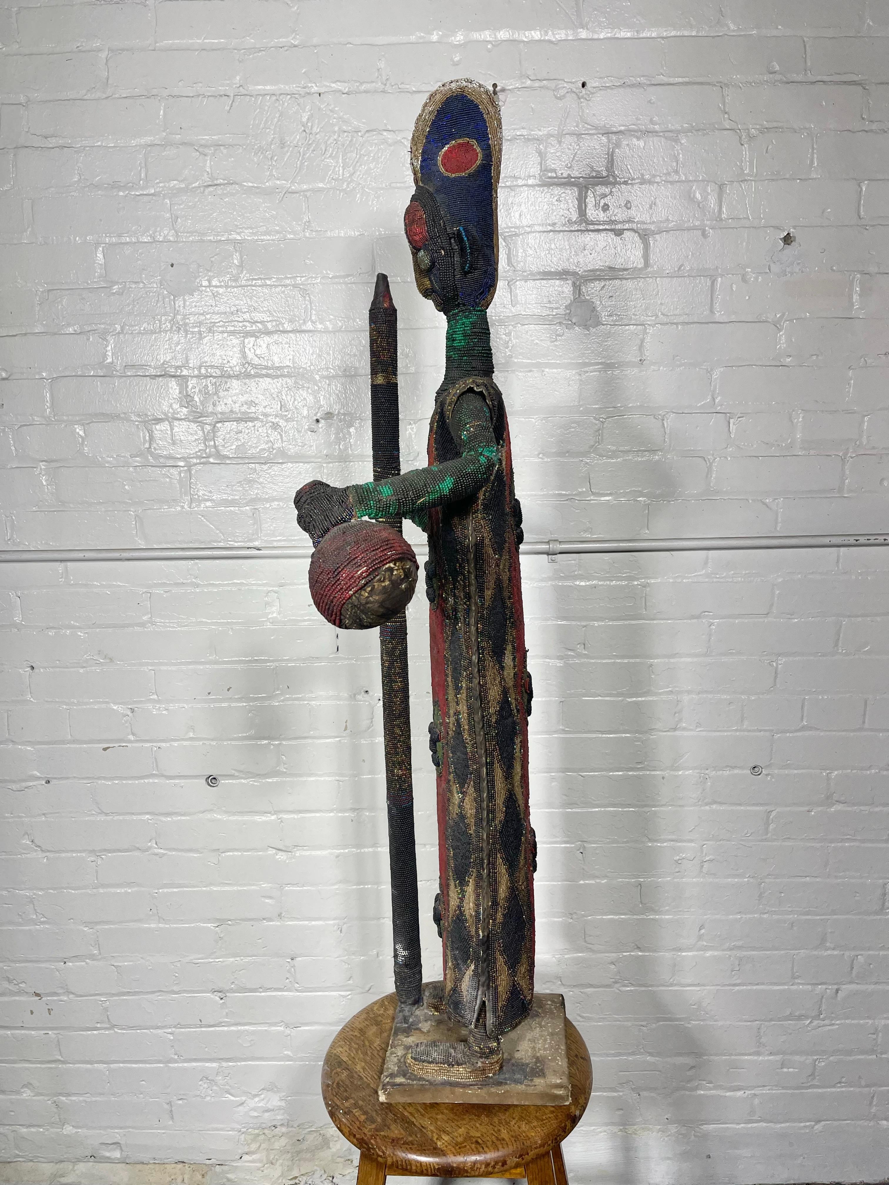 Esta es una Escultura Estatua Tribal Antigua de África.  Mide 30
