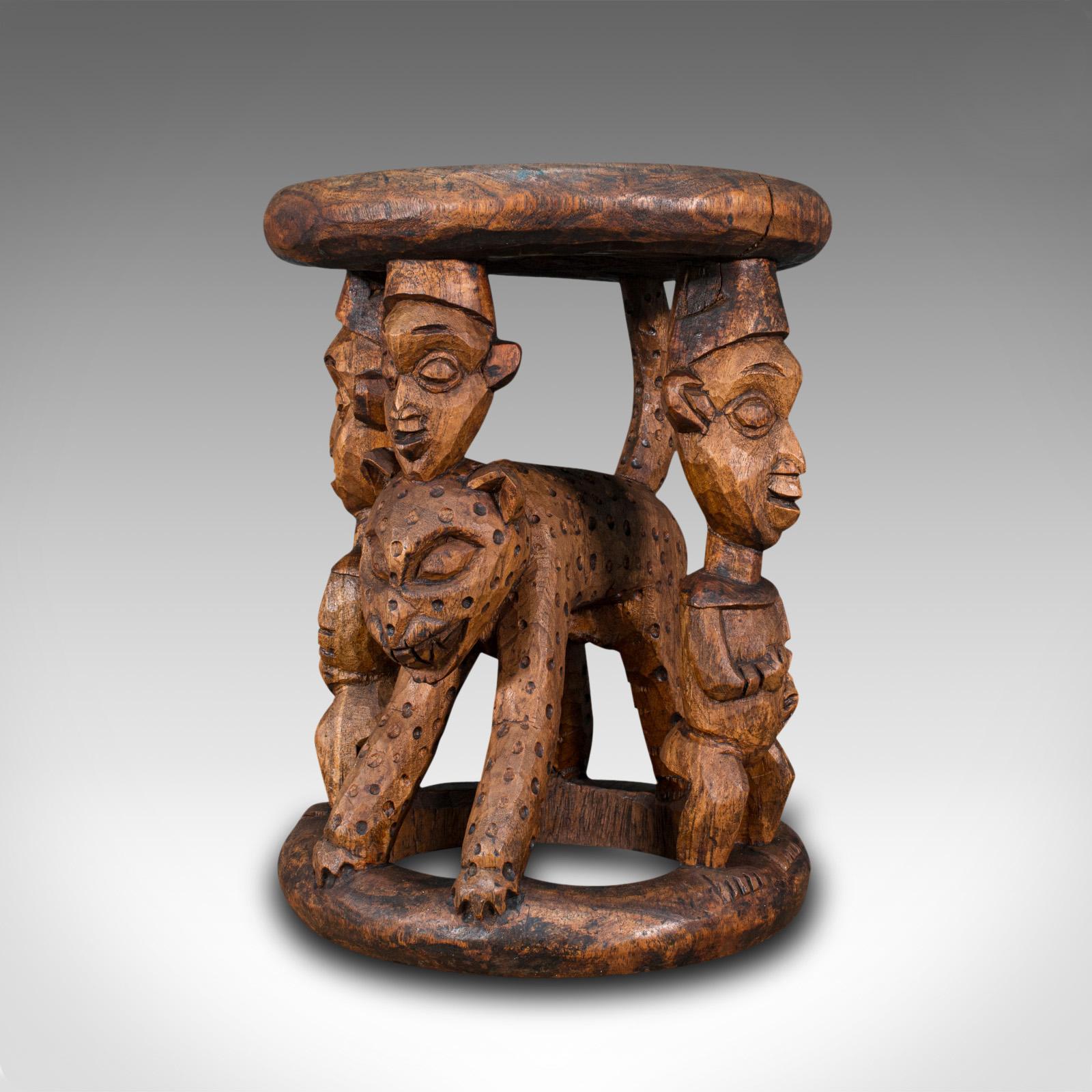 Antiker Yoruba-Hocker, Westafrika, Königreich Benin, Zeremonientisch, um 1900 im Zustand „Gut“ in Hele, Devon, GB