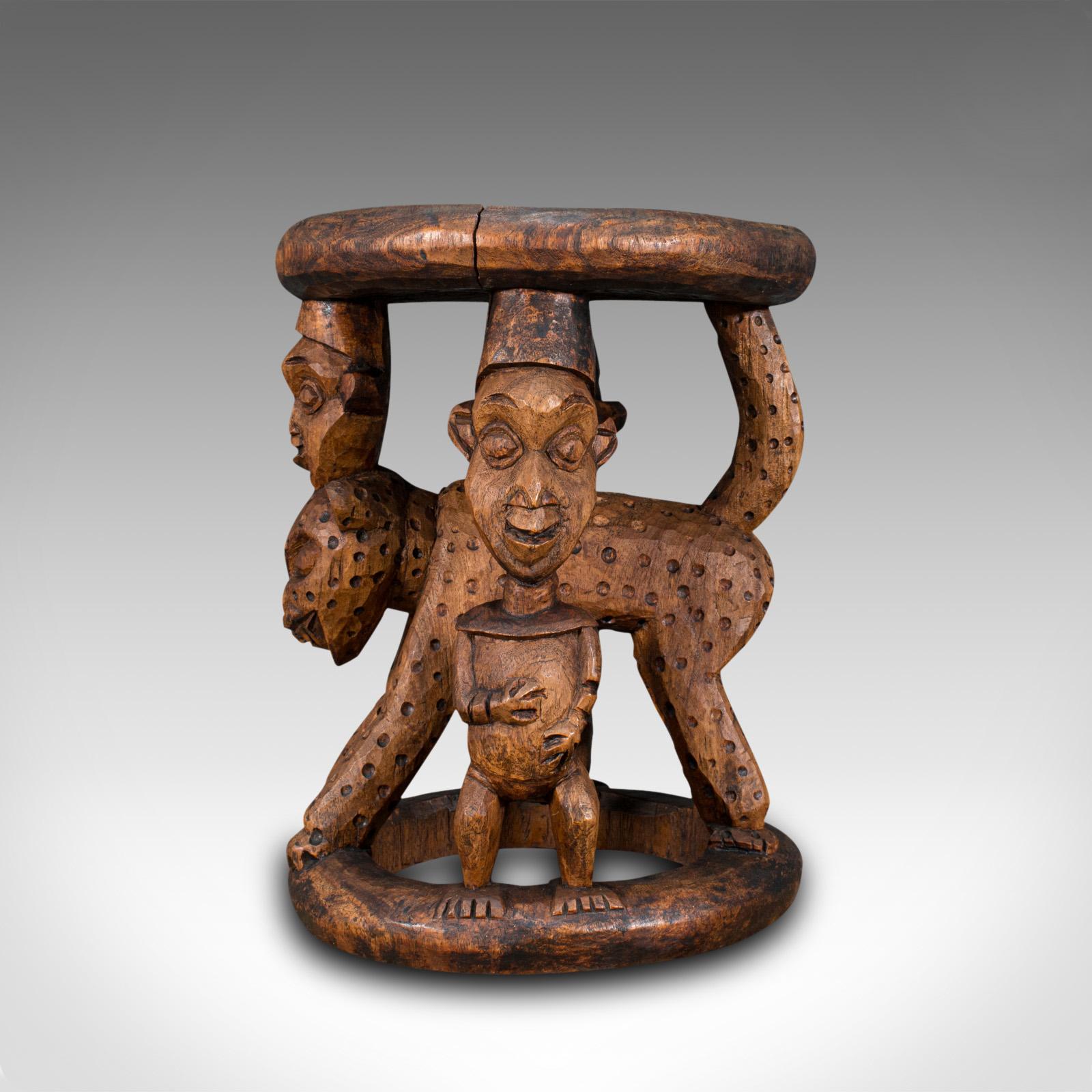 Antiker Yoruba-Hocker, Westafrika, Königreich Benin, Zeremonientisch, um 1900 (Hartholz)