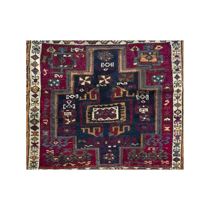 Turkish Antique Yuruk Wool Rug. Circa 1915.  1.70 x 1.30 m For Sale