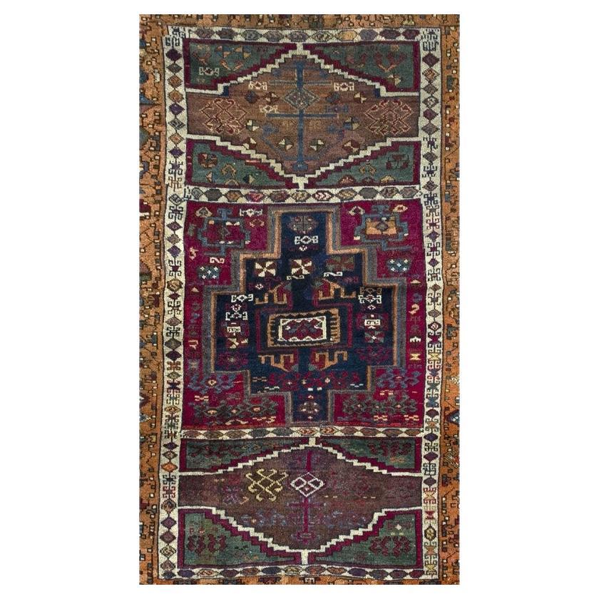 Antique Yuruk Wool Rug. Circa 1915.  1.70 x 1.30 m