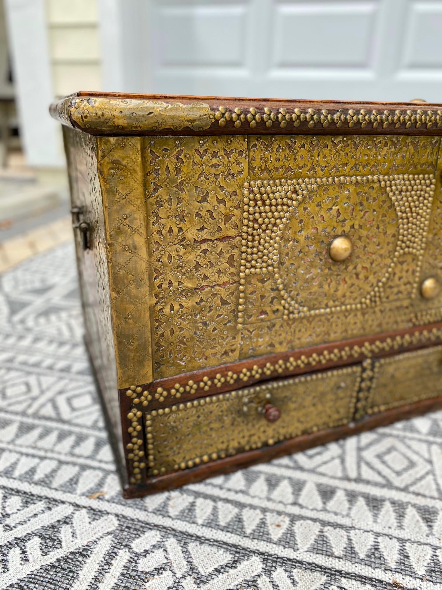 Antique Zanzibar Blanket Chest Teak Wood with Brass Metal Overlay, 19th Century 2