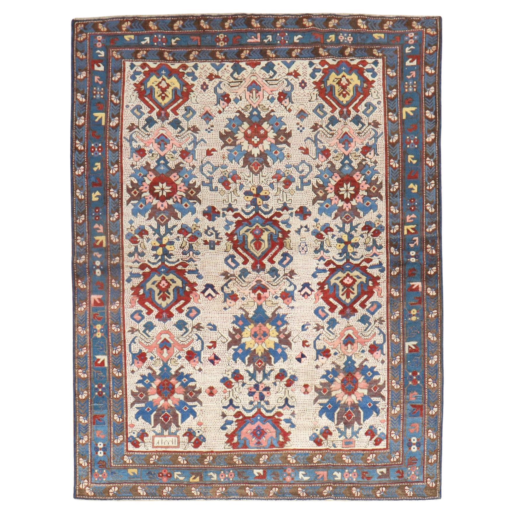 Tapis caucasien Zeychour Kuba de la fin du XIXe siècle.

4'3'' x 5'3''

Sous-types du tapis Kuba, les tapis Seychour (également connus sous les noms de Seichur et Zeychour) sont fabriqués dans la petite ville de Yukhari-Zeykhur en Azerbaïdjan, dans