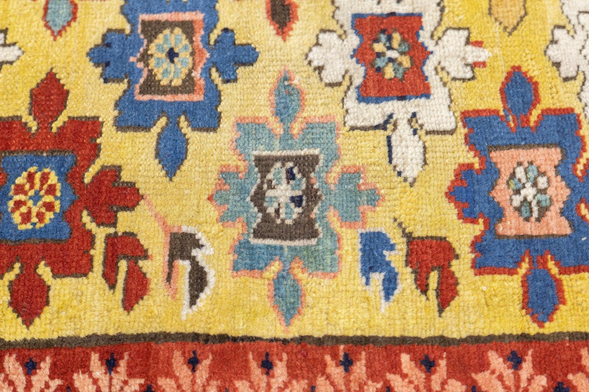 Antiker Zeyhour-Teppich 3'3'' x 8'4'' (19. Jahrhundert) im Angebot