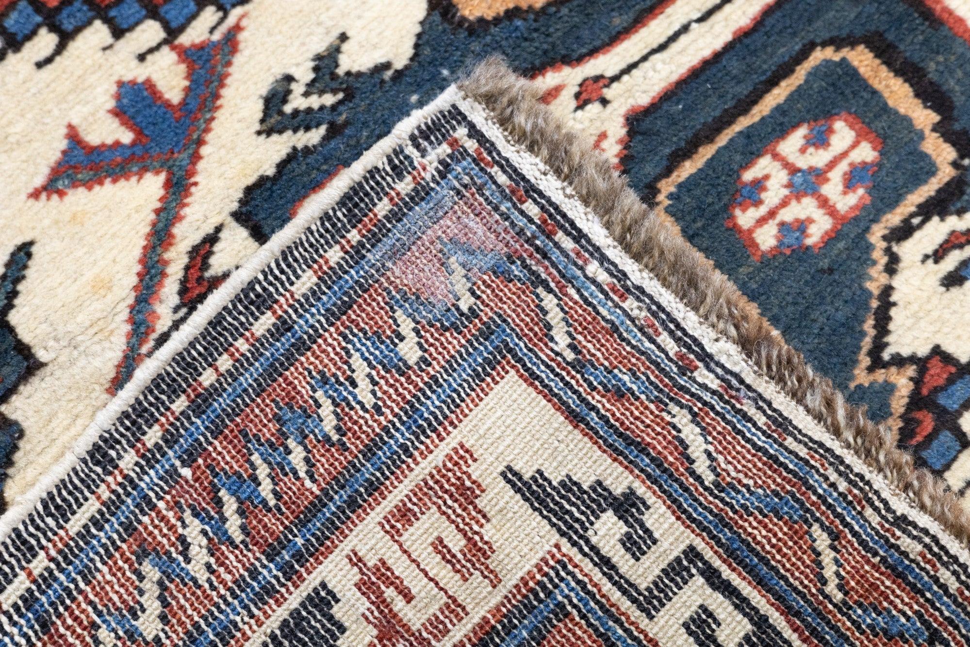 Tapis Zeyhur ancien de 3' x 3'11'' en vente 5