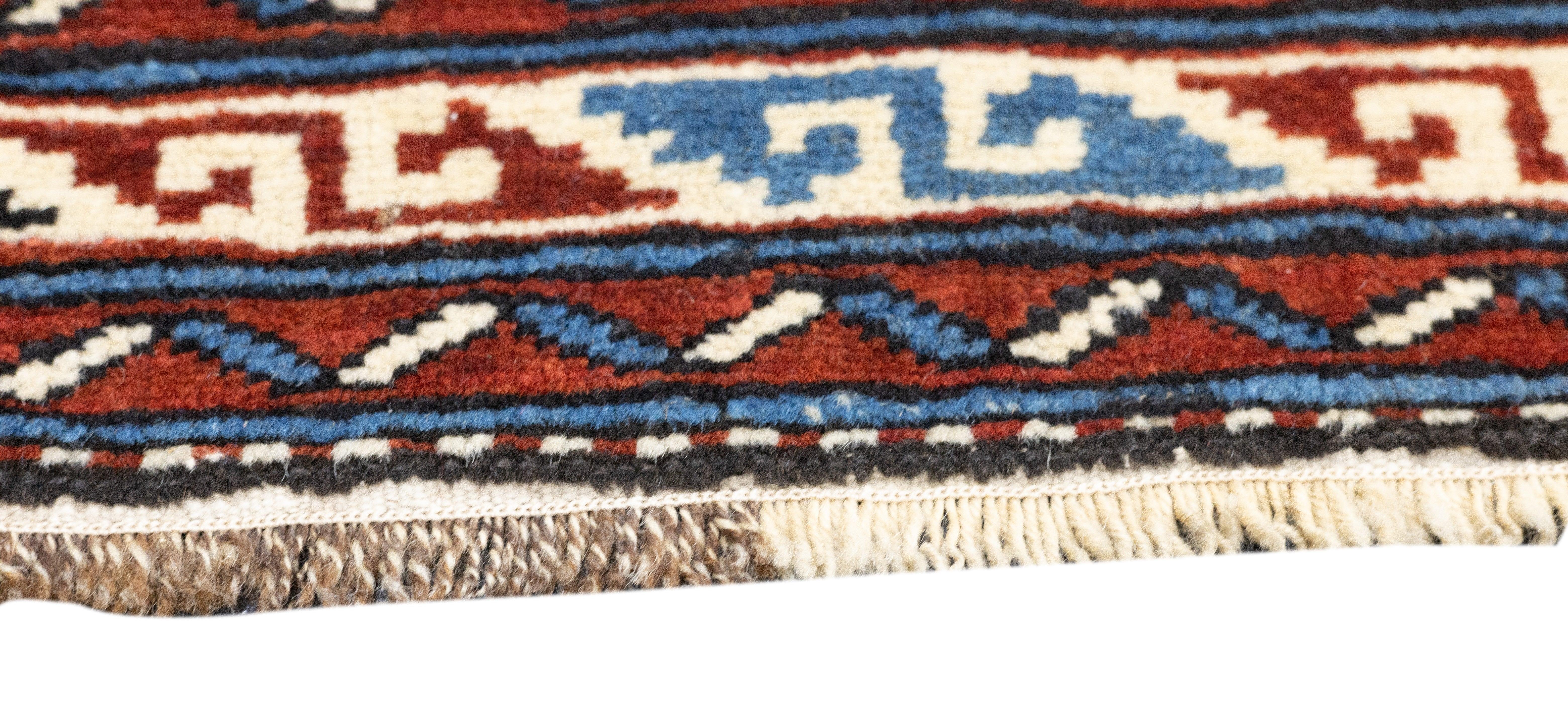Tapis Zeyhur ancien de 3' x 3'11'' Bon état - En vente à New York, NY