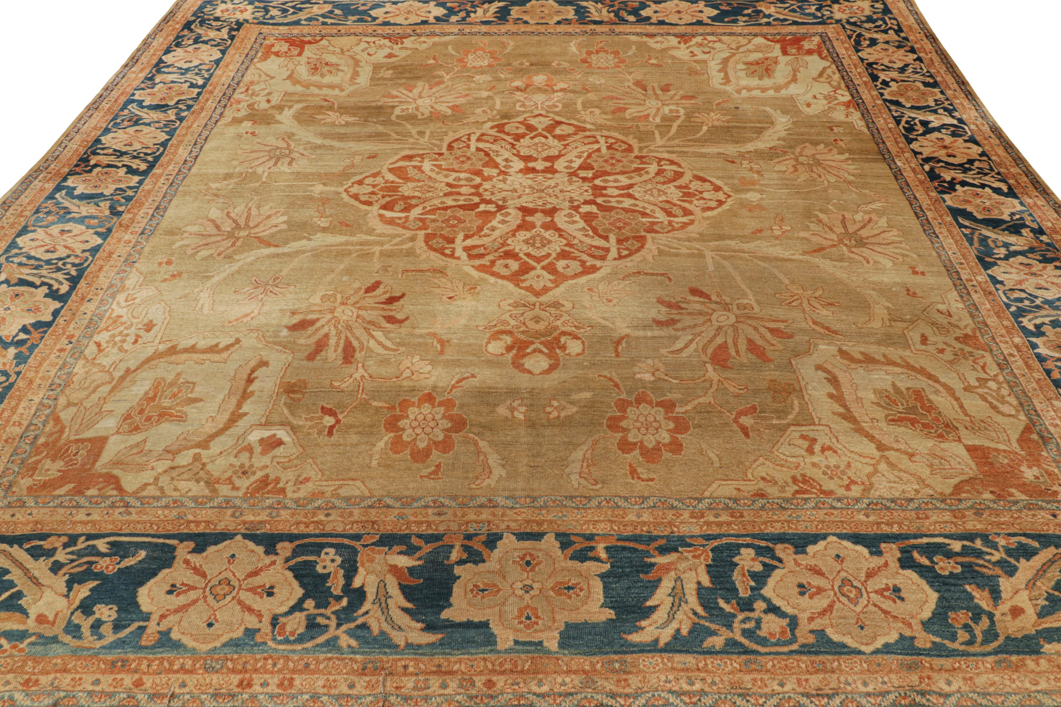 Antico tappeto quadrato persiano Sultanabad Rugs, medaglione floreale - Rug & Kilim In condizioni buone in vendita a Long Island City, NY