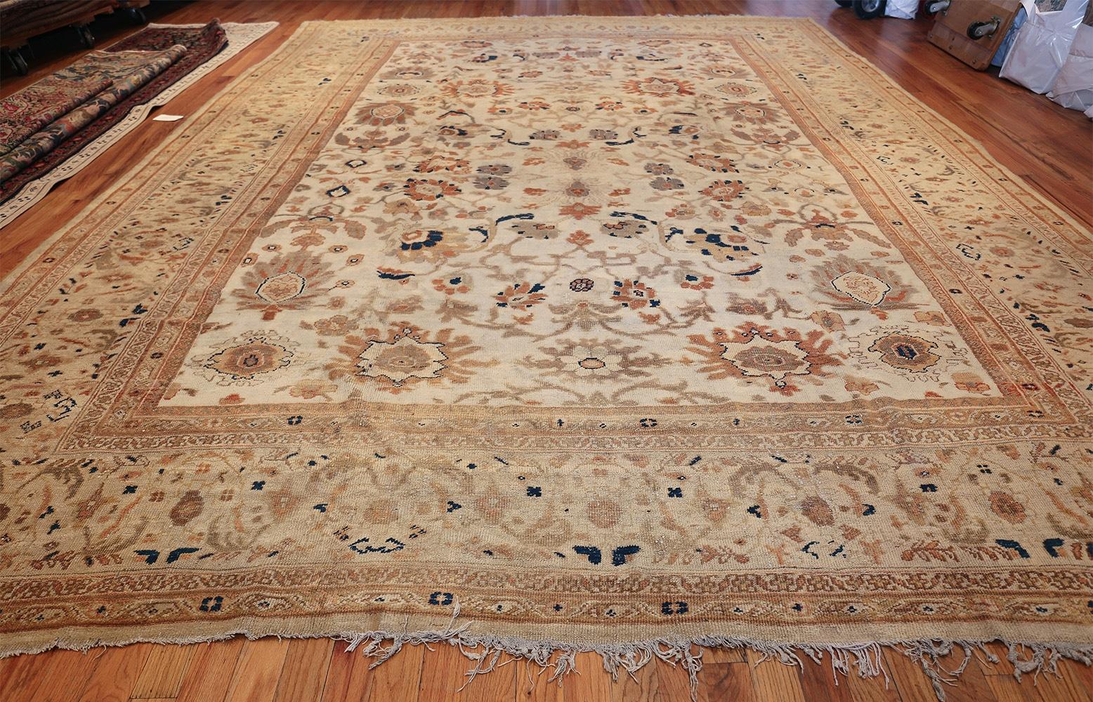 Persian Antique Ziegler Sultanabad Rug. 12 ft 9 in x 16 ft 7 in For Sale