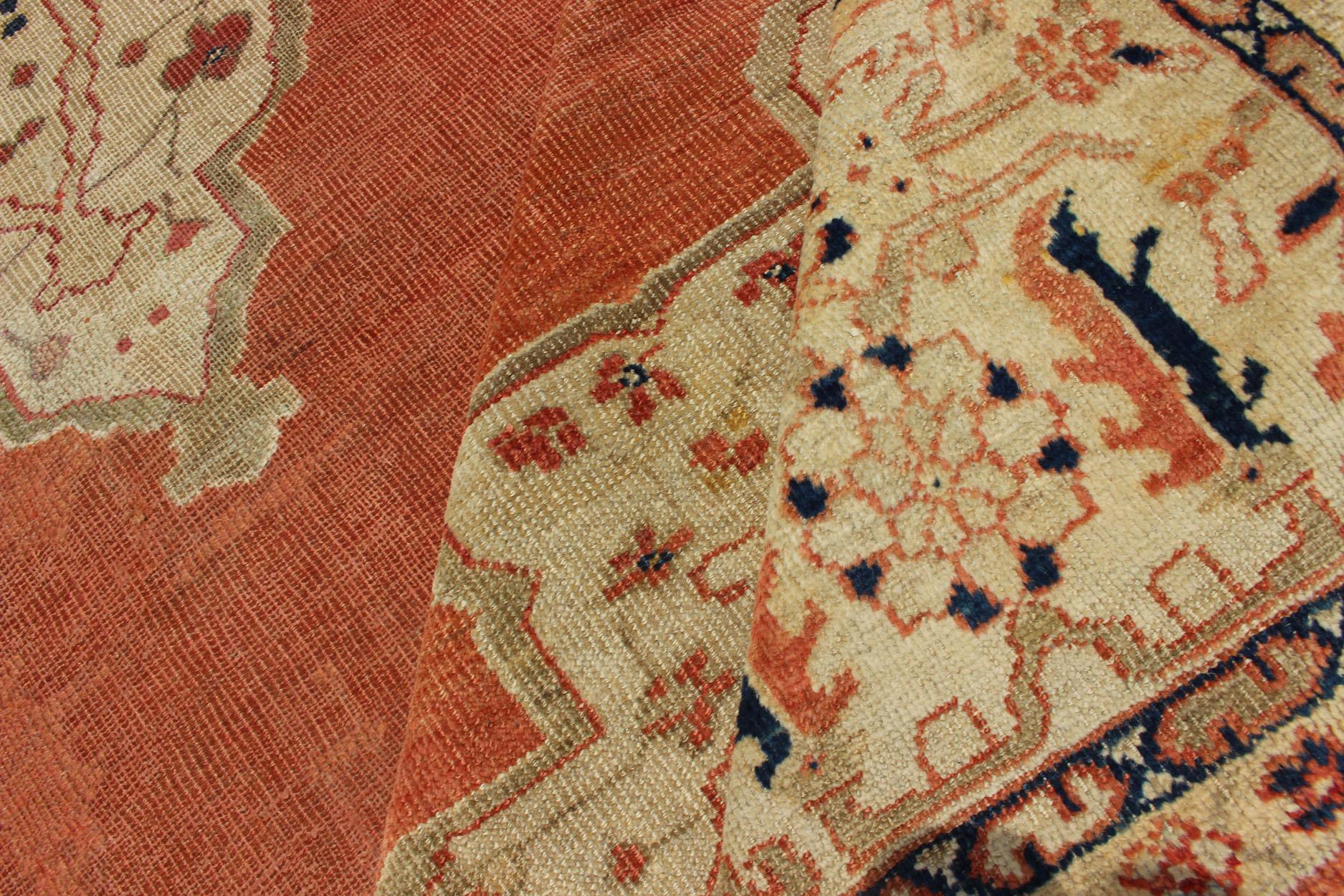Antiker großer Ziegler Sultanabad-Teppich in weichem Orange, Creme und Marineblau im Angebot 10