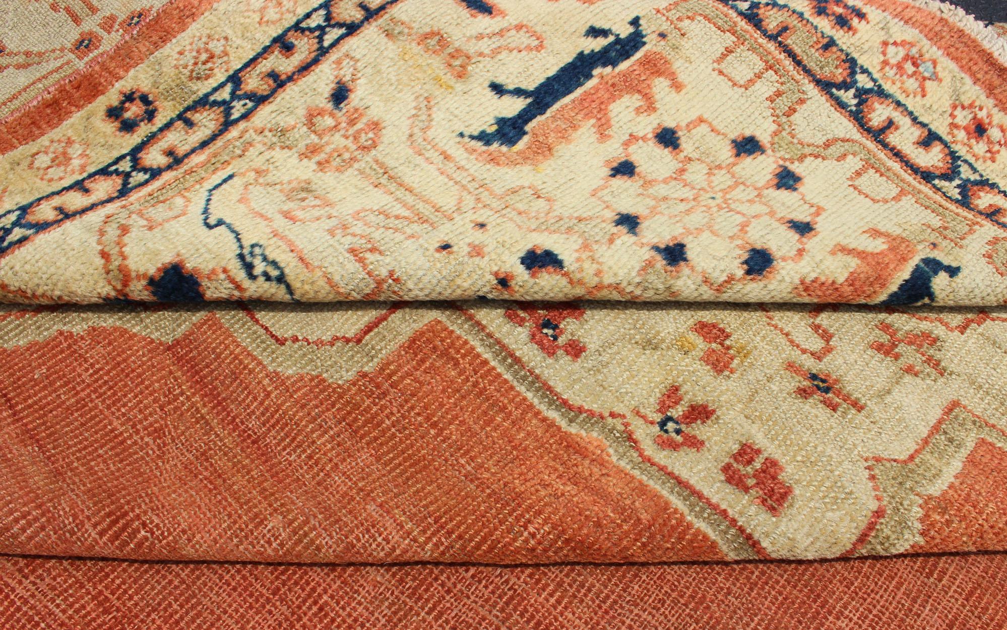 Antiker großer Ziegler Sultanabad-Teppich in weichem Orange, Creme und Marineblau im Angebot 11