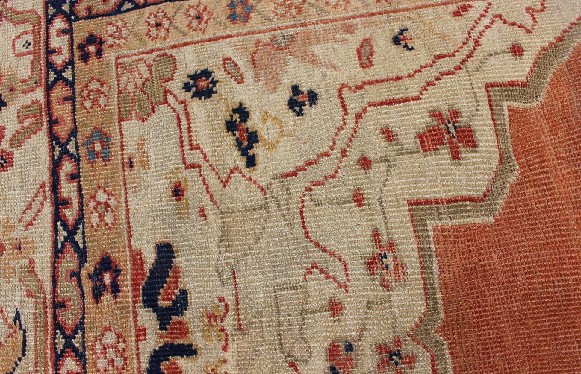 Antiker großer Ziegler Sultanabad-Teppich in weichem Orange, Creme und Marineblau im Angebot 2