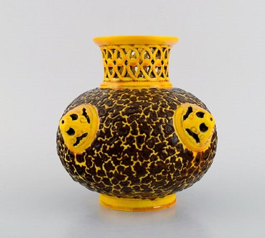 Antique Zsolnay vase in openwork glazed ceramics. Beautiful glaze in yellow and brown shades. 
Dated
Measures: 19 x 16.5 cm.
In excellent condition.
Stamped.