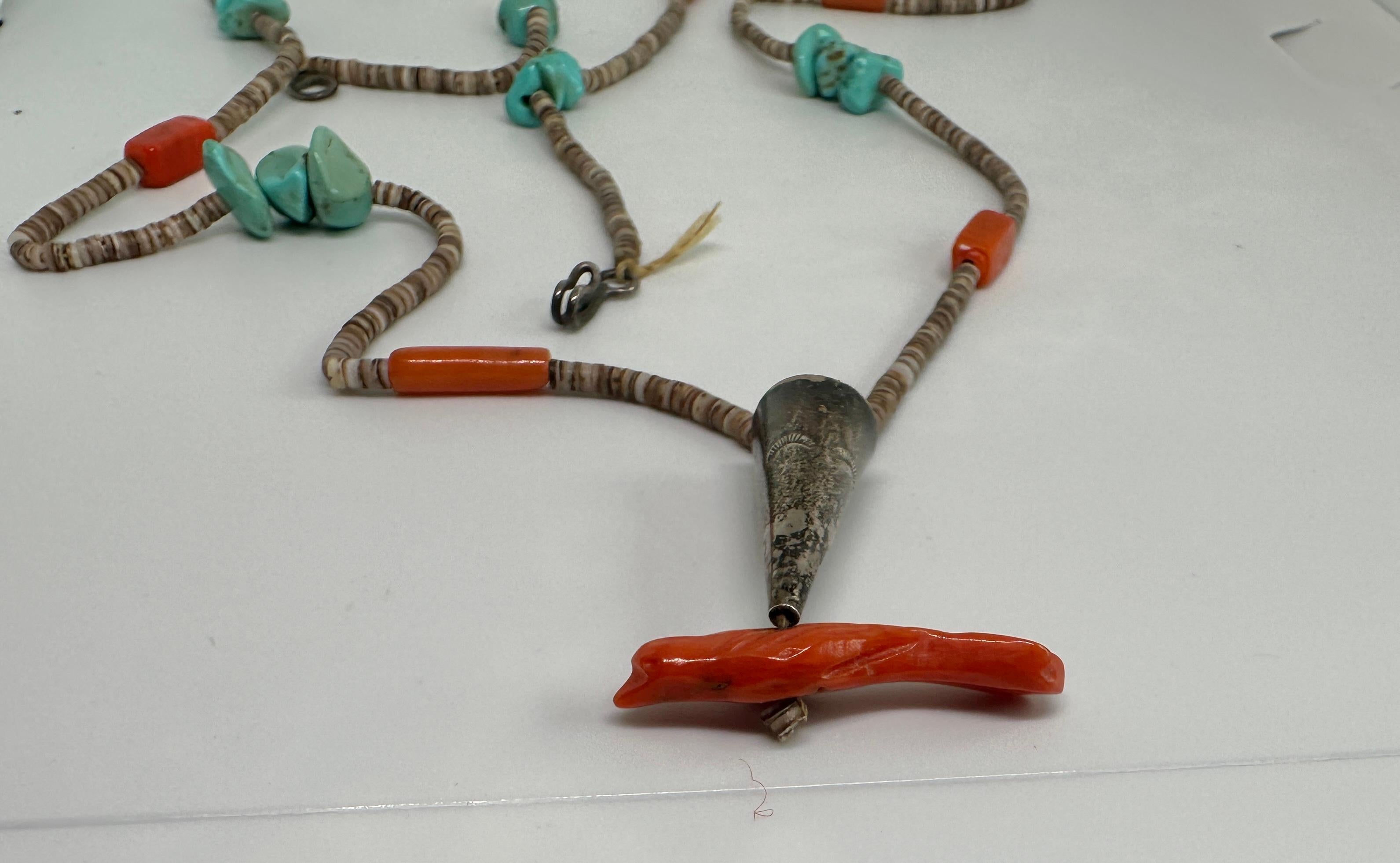 Antike Zuni Pueblo Koralle Rabe Vogel Fetisch Halskette Native American Türkis für Damen oder Herren im Angebot