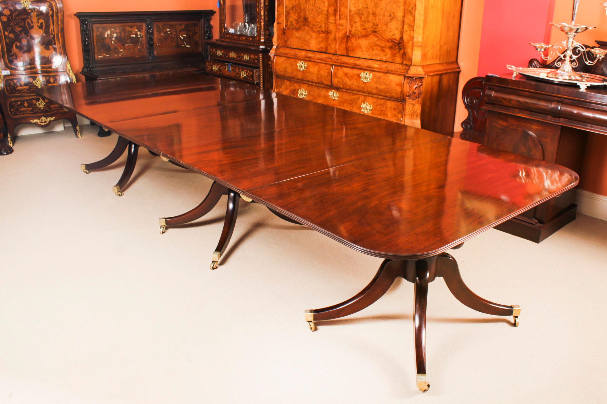 Antique12ft Regency Triple Pillar Dining Table C1830 19th C & 12 Chairs In Good Condition For Sale In London, GB