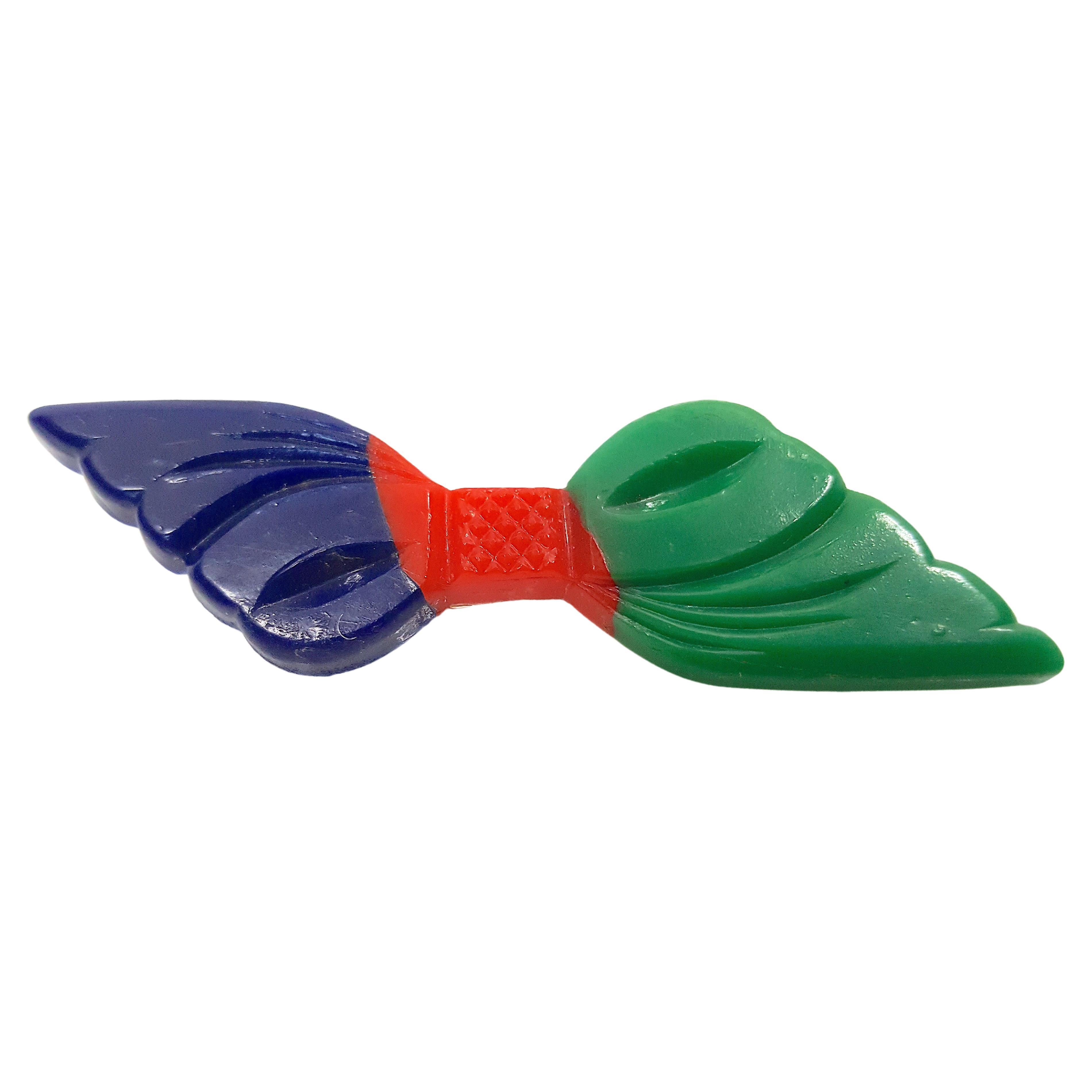 ArtDeco c1925 Baquelita TriColor RojoAzulVerde Lazo de cinta tallado Broche de latón alfiler en venta