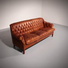 Canapé Chesterfield en cuir vieilli, cuir marron, design danois, 1960