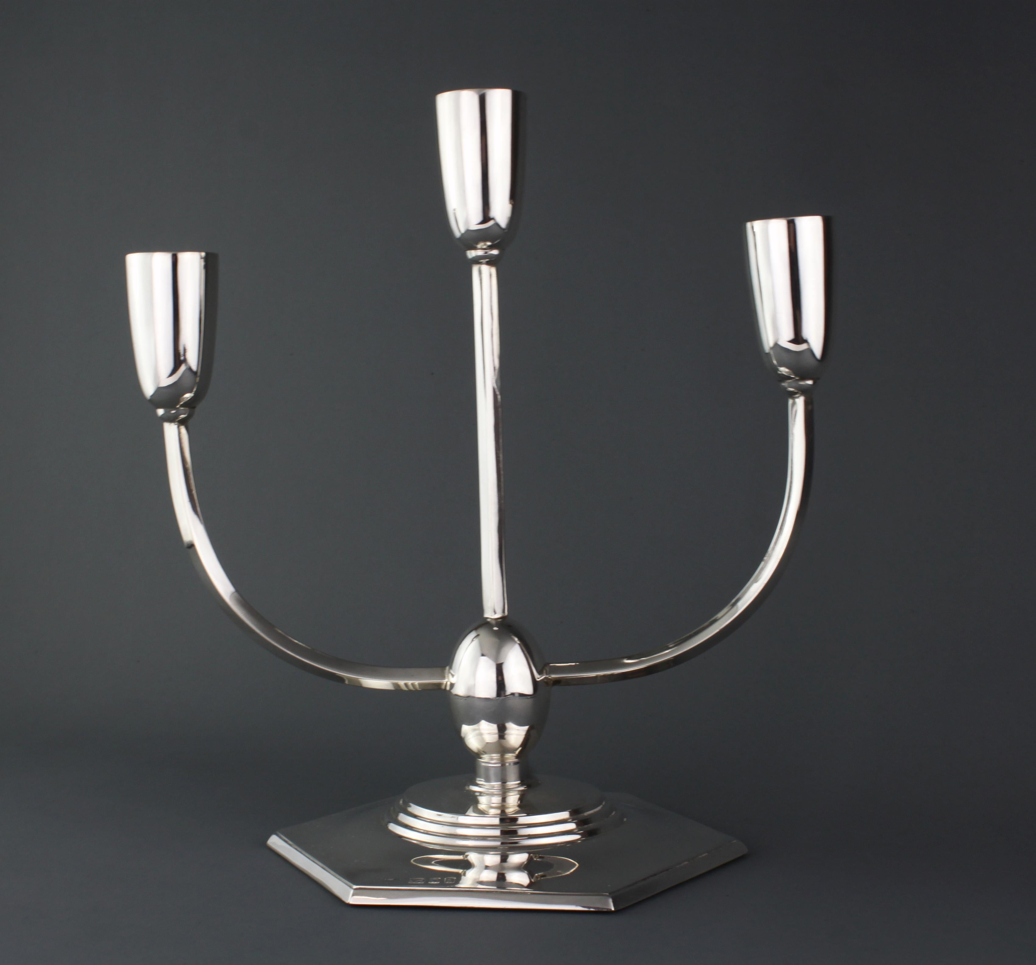 Antiqued Sterling Silver Pair of Candelabra, Goldsmiths & Silversmiths Co. Ltd In Good Condition In Braintree, GB
