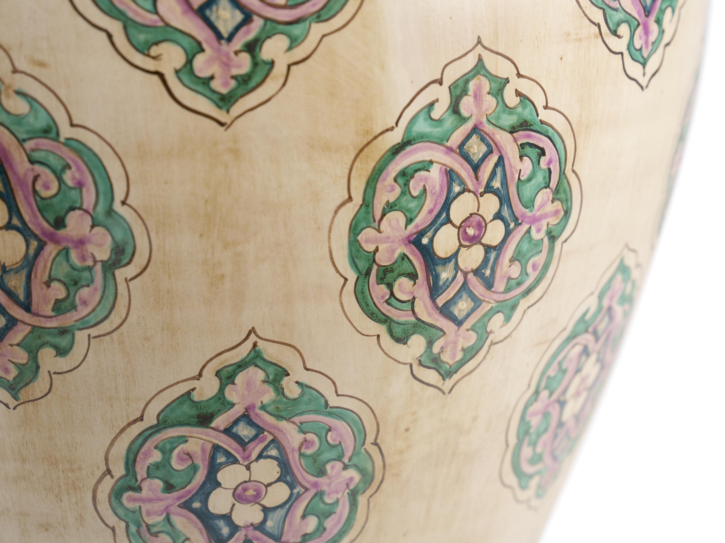italien Vase ancien, jarre majolique peinte, ornement Renaissance en vente