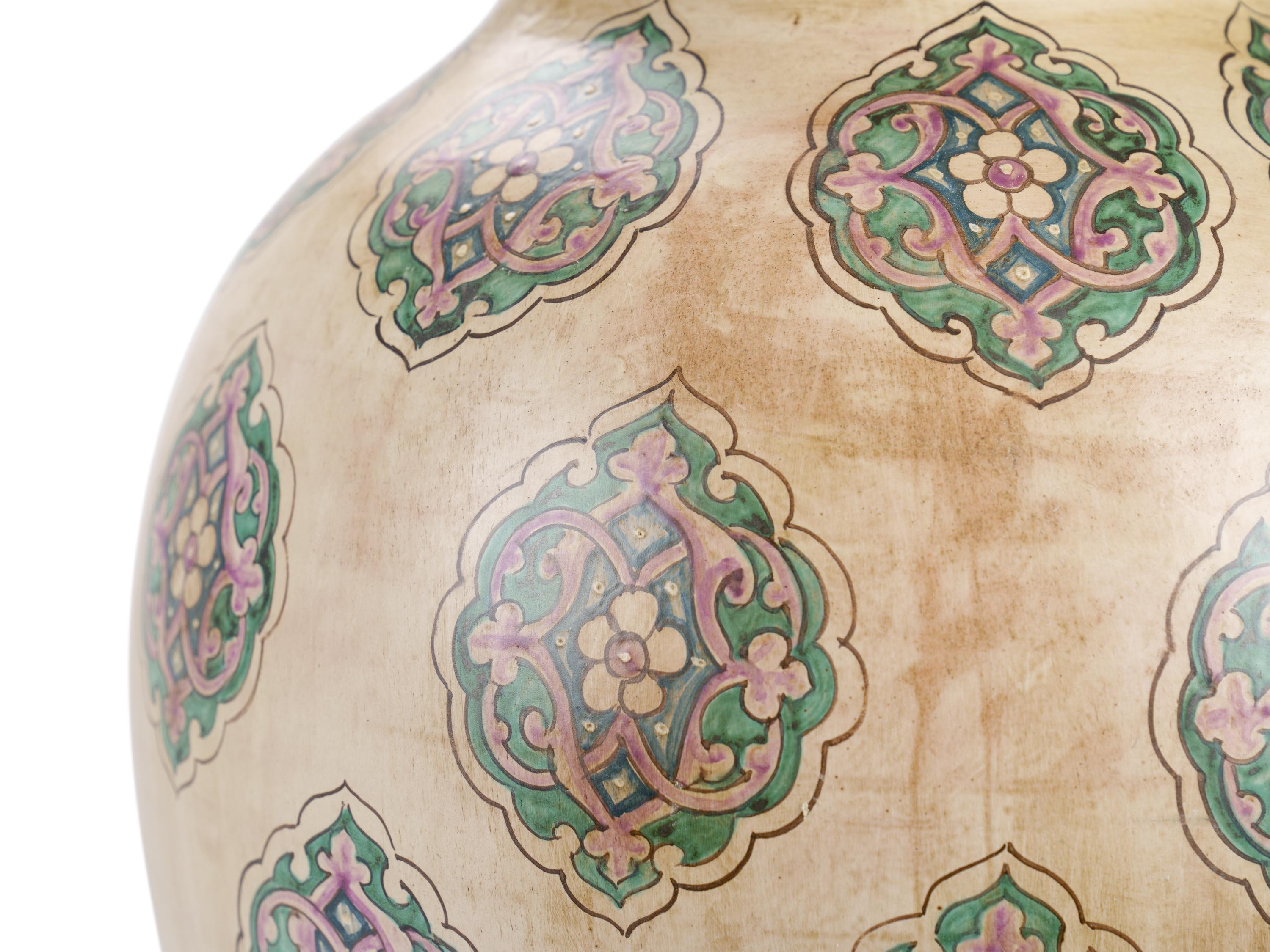 Céramique Vase ancien, jarre majolique peinte, ornement Renaissance en vente