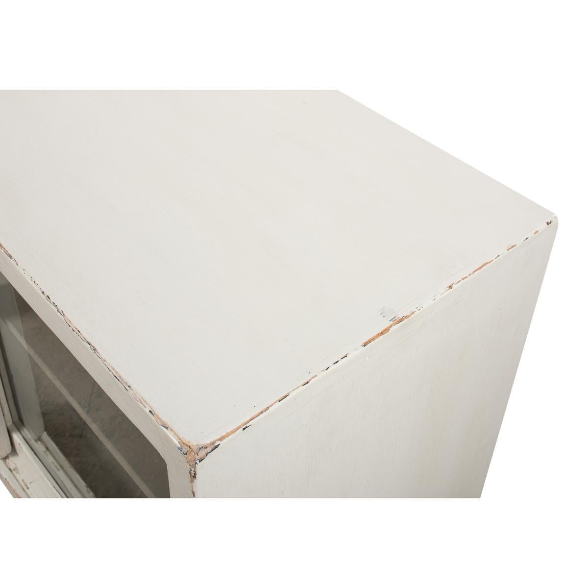 Antikes, weiß lackiertes Sideboard (Holz) im Angebot