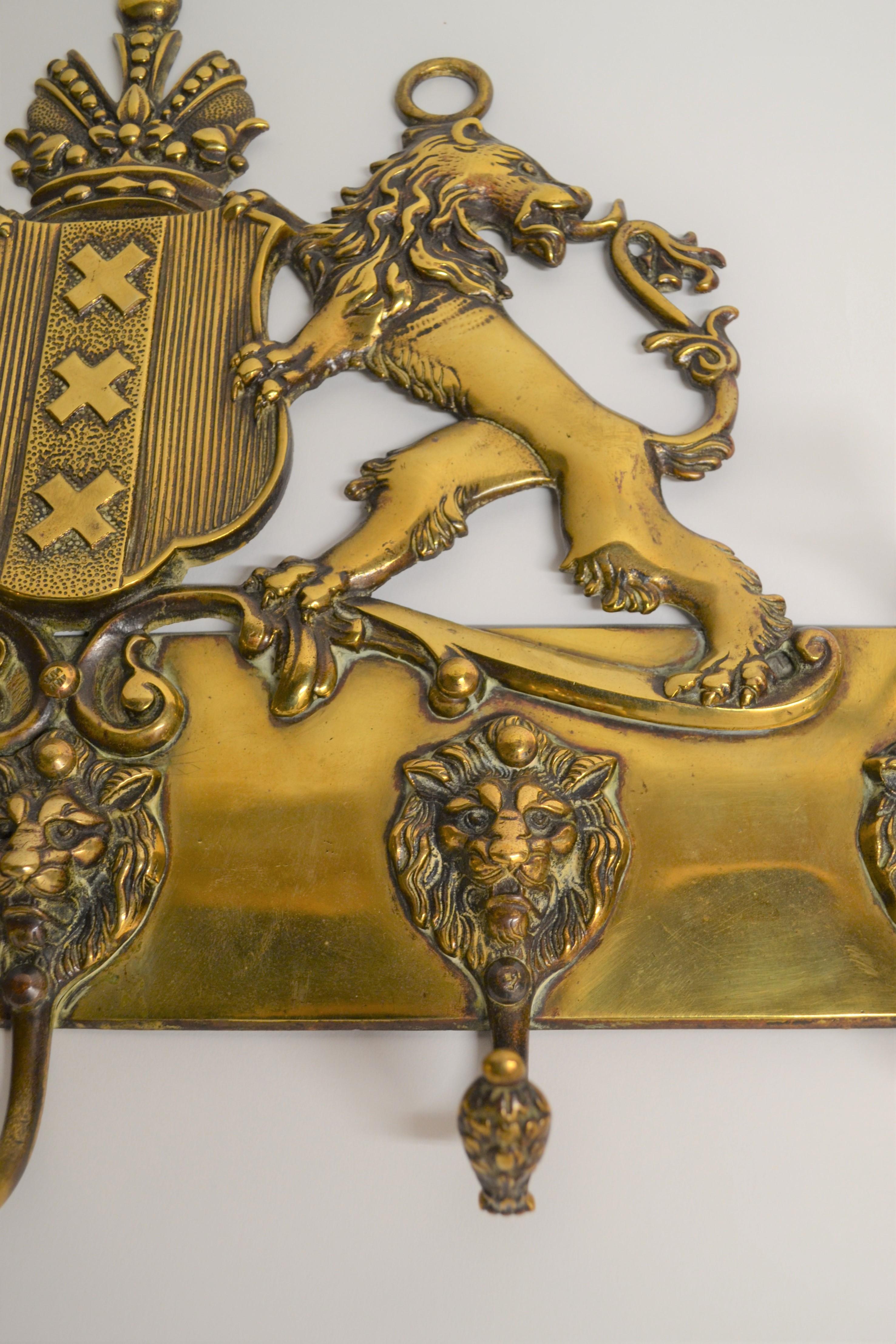Antiquee English Brass Coat of Arms Wall Tree, circa 1860 In Good Condition In New Orleans, LA